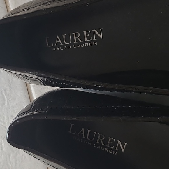 Lauren Ralph Lauren Shoes. SIze 8B - Picture 3 of 4